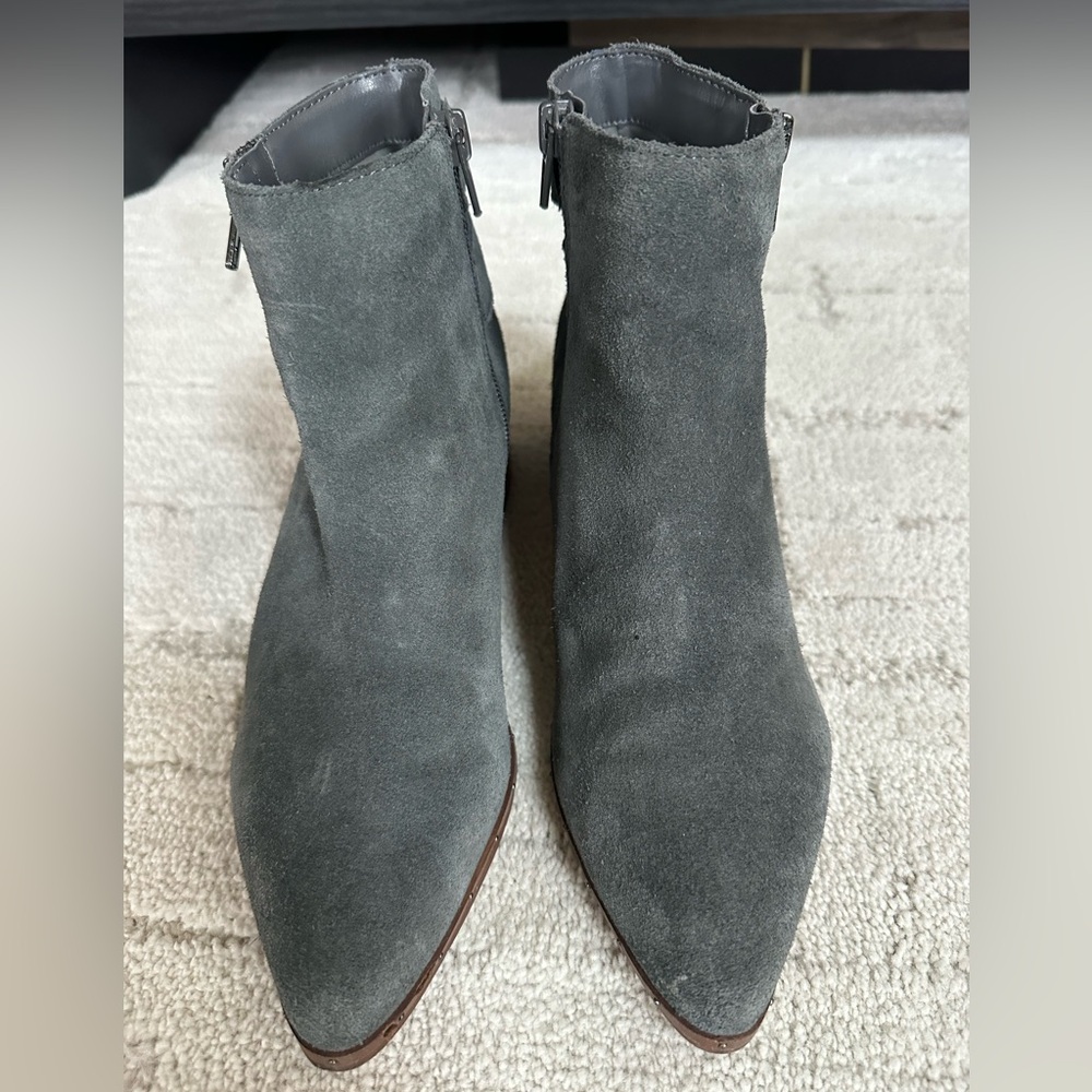 Bleeker & Bond Womens Grey Suede Ankle Boots